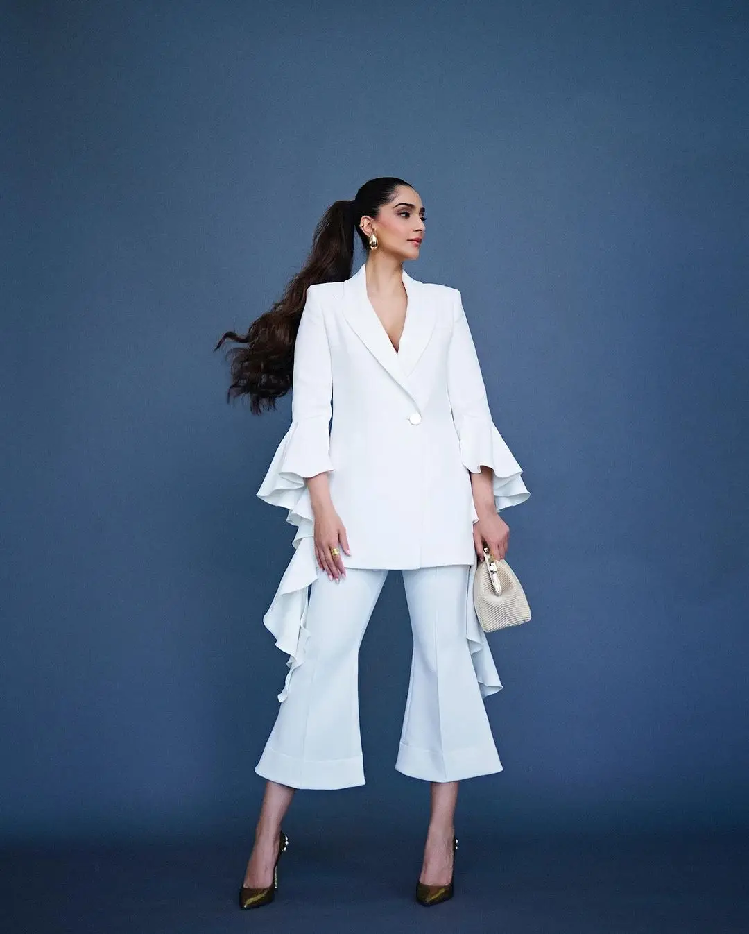 BOLLYWOOD ACTRESS SONAM KAPOOR PHOTOSHOOT IN LONG WHITE TOP PANT 6